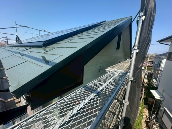 三浦市にて破風板のメンテナンス〈板金巻きによる補修〉の施工後写真