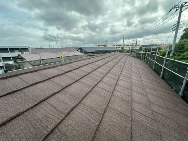横浜市港北区にてアパート屋根葺き替え工事〈Tルーフ・ヴェルウッド使用〉の施工後写真