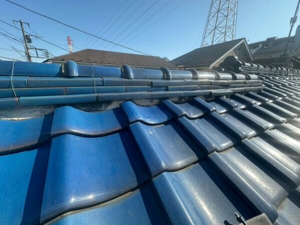 横浜市神奈川区にて瓦屋根の雨漏り修理〈棟積み直し〉の施工前写真