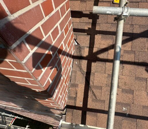 横浜市栄区にて雨漏り修理〈煙突からの雨漏り・施工不良によるもの〉の施工前写真