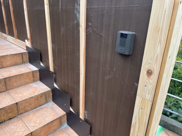 横浜市港南区にて外壁サイディング張りの施工前写真