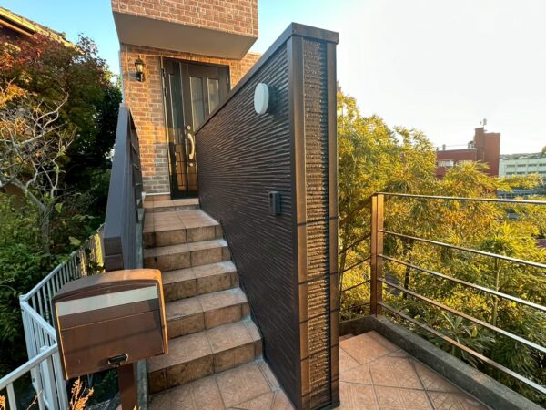 横浜市港南区にて外壁サイディング張りの施工後写真