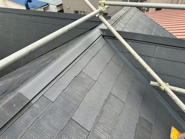 横浜市神奈川区にて雨漏り修理〈２階ロフトからの雨漏り・谷板金交換〉の施工後写真
